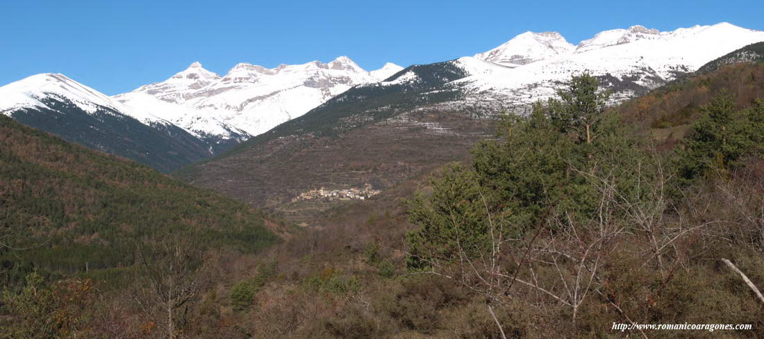 VISTA HACIA LA CABECERA DEL VALLE: EL PIRINEO Y ACUMUER.