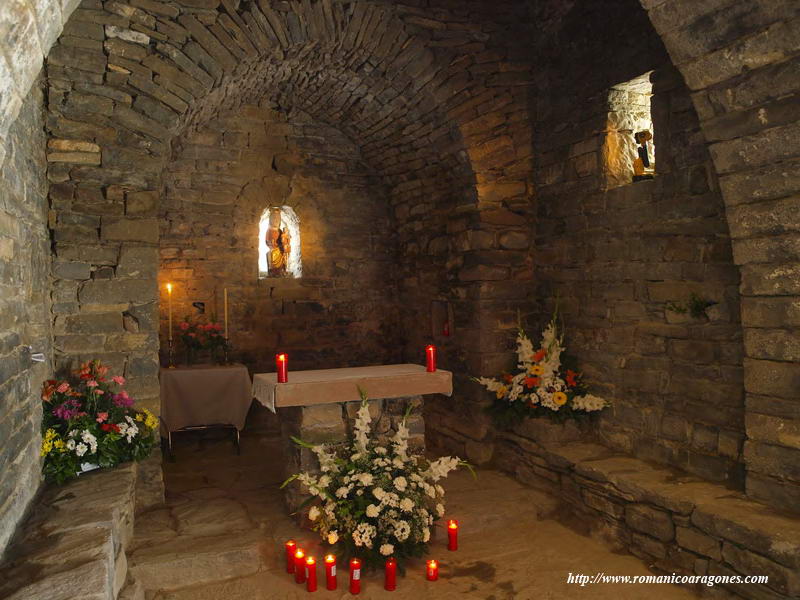 INTERIOR DEL TEMPLO ENGALANADO PARA LA SEÑORA