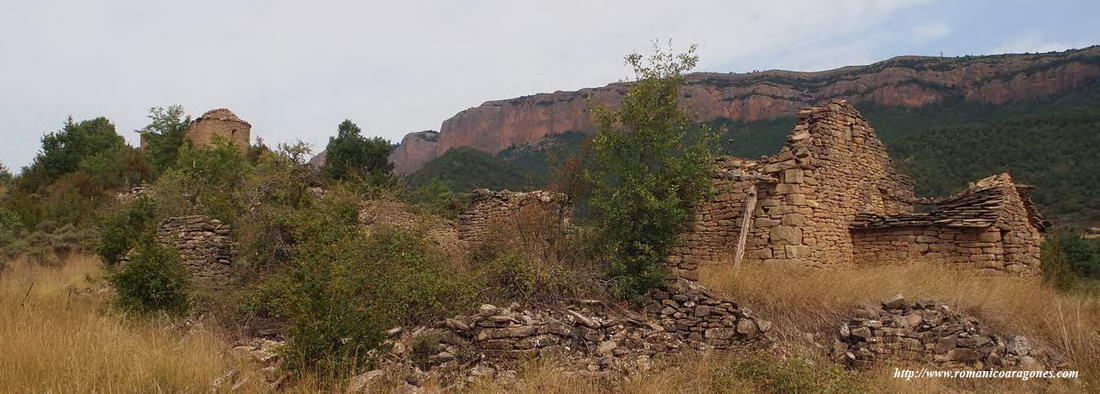 EL TEMPLO CON LA SIERRA DE SAN JUAN DE LA PEÑA AL FONDO