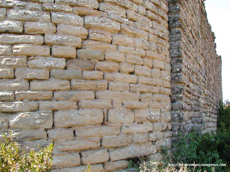 ARTICULACIÓN ENTRE CABECERA Y MURO NORTE