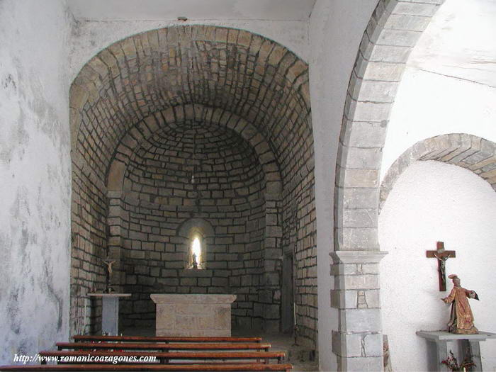 INTERIOR DEL TEMPLO HACIA LA CABECERA