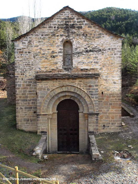 HASTIAL DE PONIENTE Y PORTADA