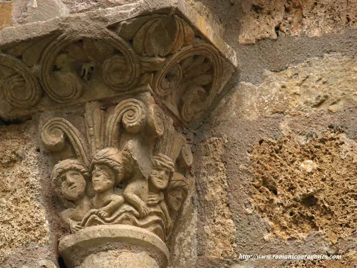 CAPITEL DEL VENTANAL SUR ABSIDIAL. PERSONAJES EN EL AGUA