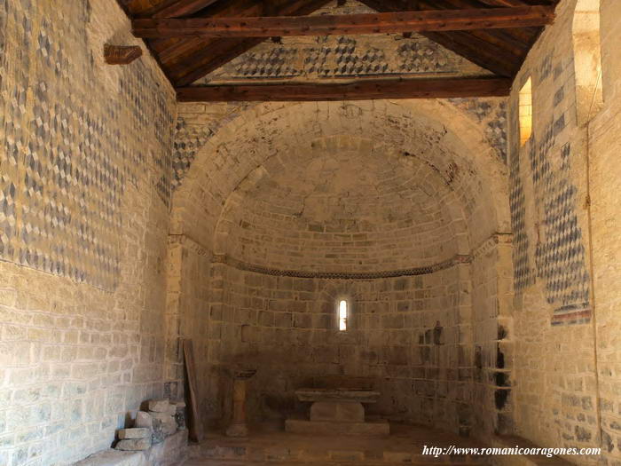 INTERIOR DEL TEMPLO: CABECERA