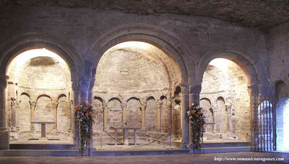  CABECERA TRIPLE DEL TEMPLO BAJO LA ROCA