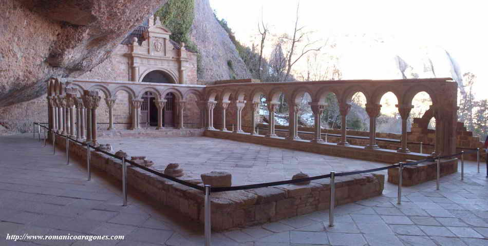 CLAUSTRO DESDE LA CAPILLA DE SAN VICTORIAN