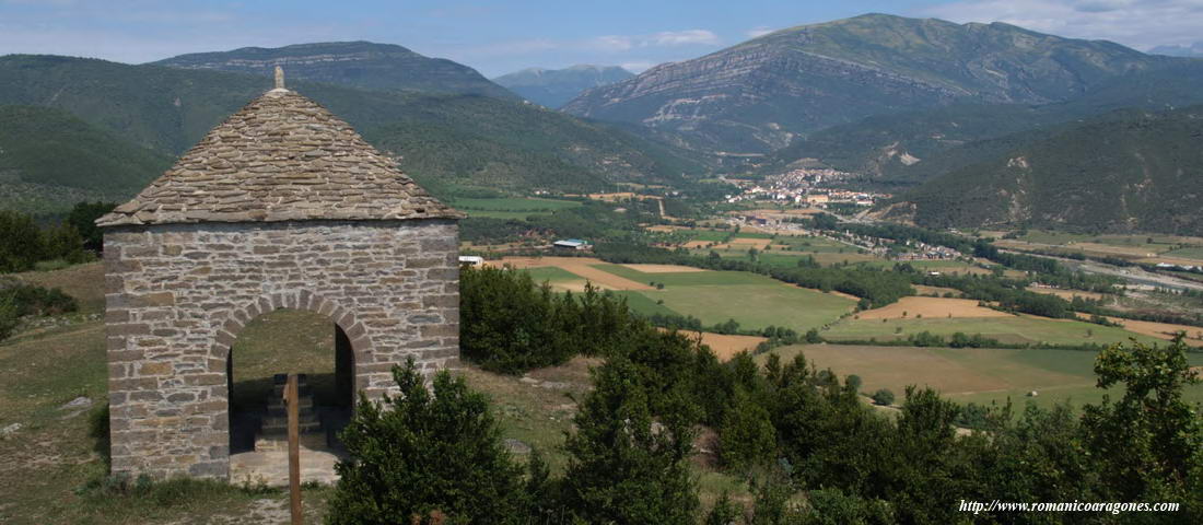 ESCONJURADERO Y VISTAS HACIA BOLTAÑA, ARA ARRIBA