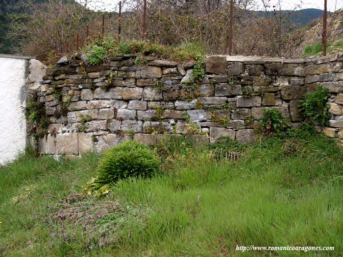 VISTA SURESTE DEL CILINDRO ABSIDIAL ADOSADO A LOS NICHOS DEL CEMENTERIO