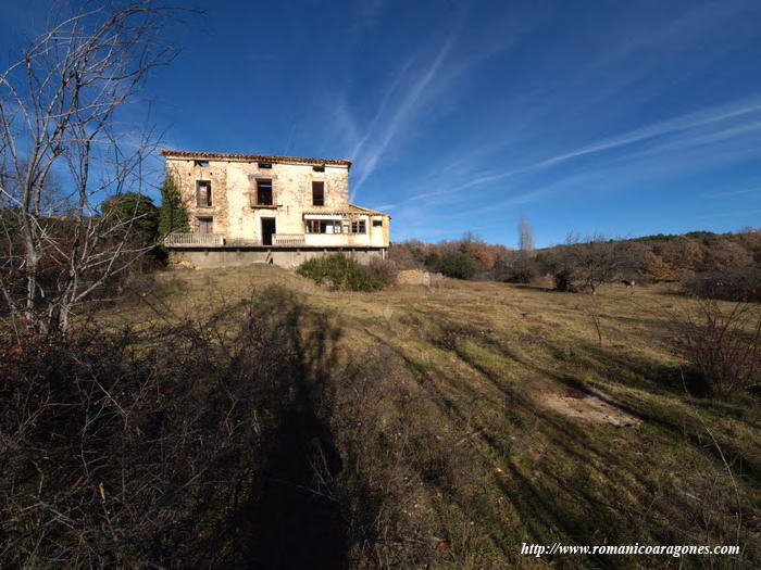 CASONA EN RUINAS EN EL PUEBLO DE CABALLERA