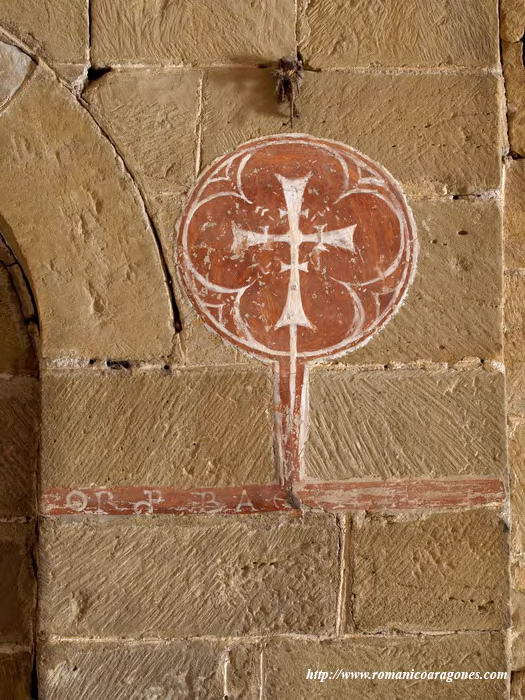 CRUZ DE CONSAGRACIN EN EL LADO SUR ABSIDAL