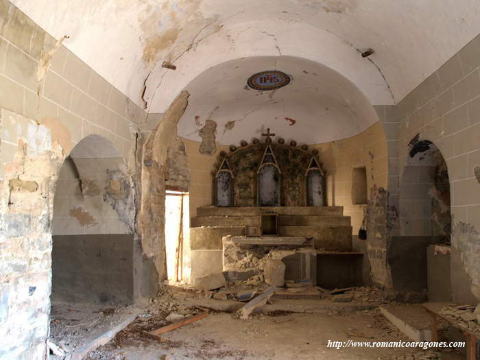 INTERIOR DEL TEMPLO HACIA LA CABECERA