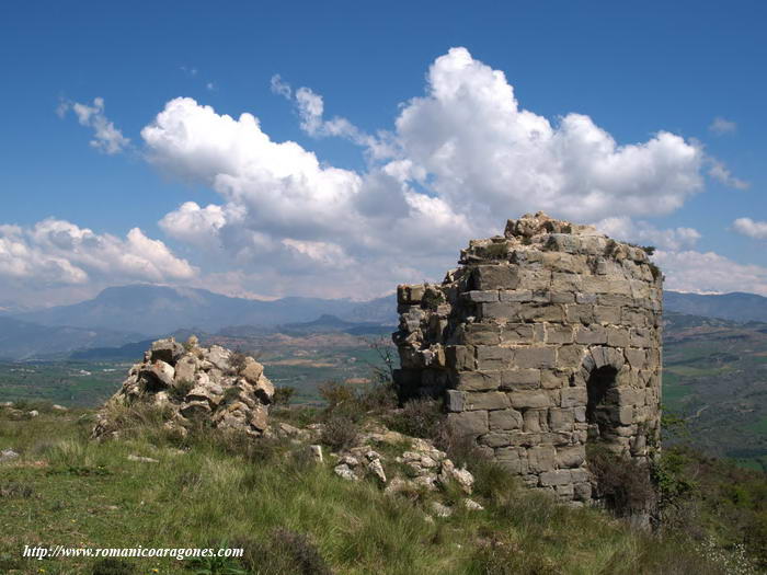 CILINDRO ABSIDIAL EN RUINAS. LADO SUR.