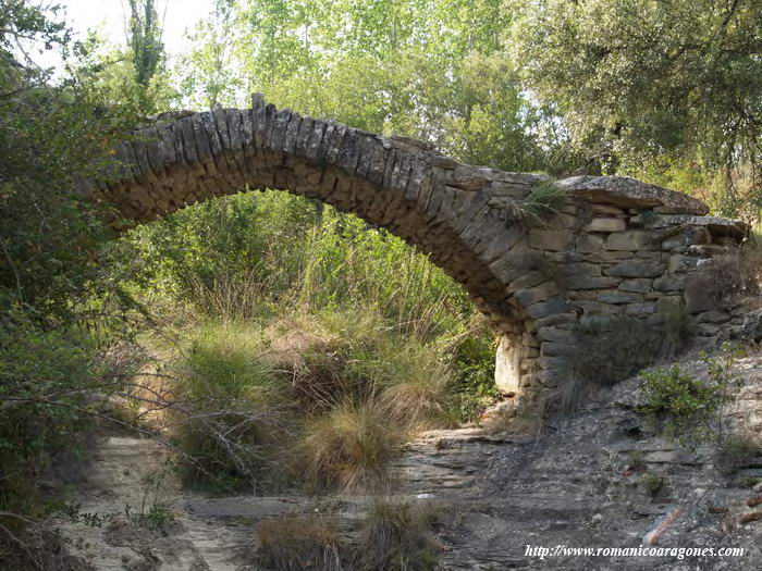 PUENTE MEDIEVAL SOBRE EL BARRACNO DE LA VILLA