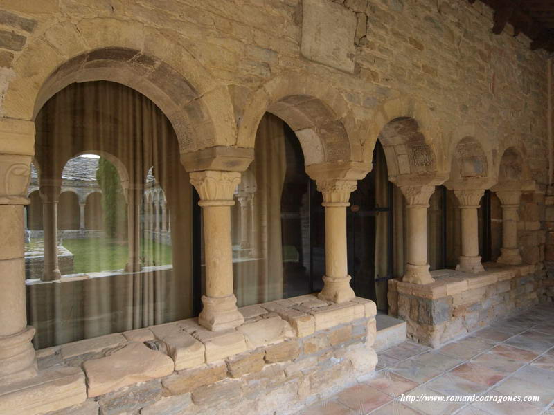 ACCESO A SALA CAPITULAR; EN ÁNGULO SURESTE DEL CLAUSTRO