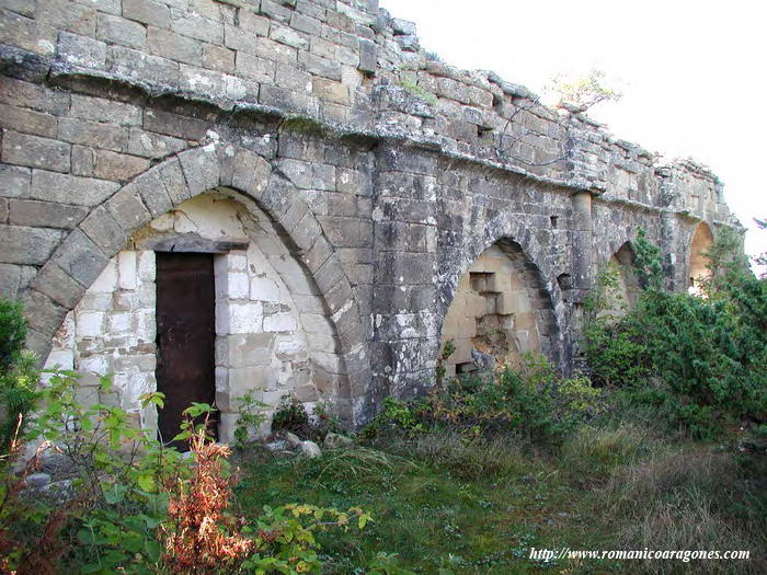 MURO SUR. ARCOS 2, 3 , 4 Y PUERTA AL FONDO