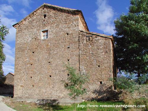 FACHADA OESTE DEL TEMPLO PRIMITIVO. MECHINALES CONSTRUCTIVOS