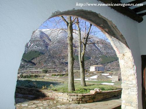 ERMITA DE LA VIRGEN DE LA CORONA DESDE LA GALERA PORTICADA