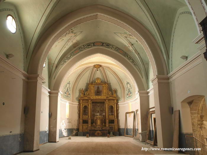 INTERIOR DEL TEMPLO HACIA LA CABECERA