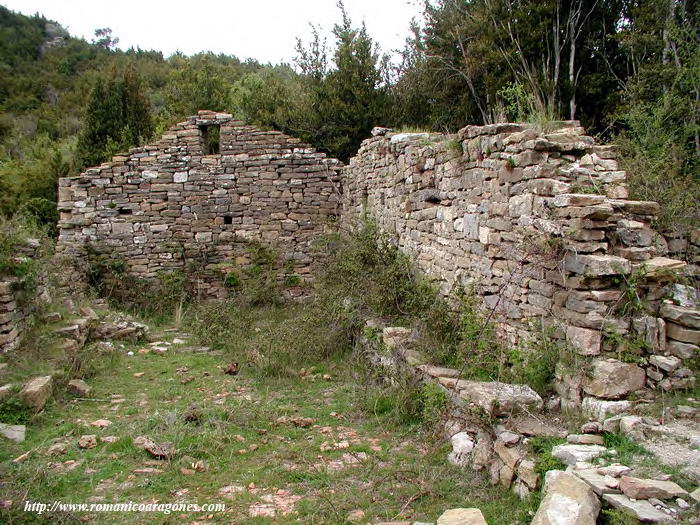 INTERIOR HACIA EL MURO DE CIERRE