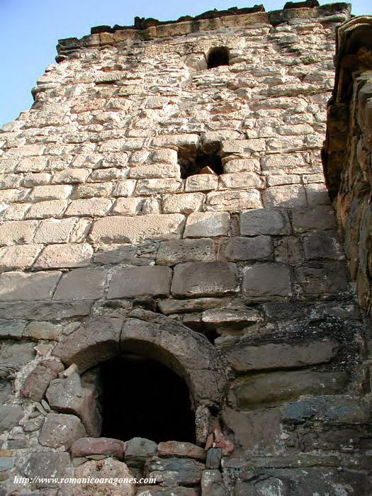 LIENZO SUR DE LA TORRE. PORTADA CEGADA