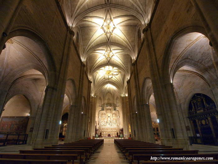 INTERIOR DEL TEMPLO HACIA LA CABECERA