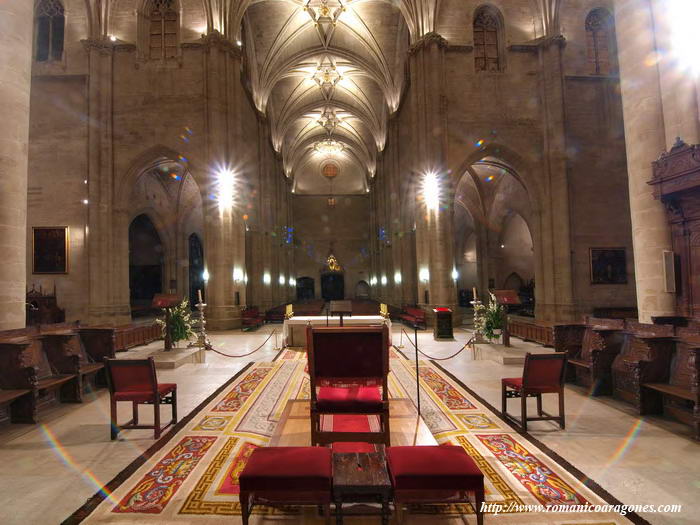 INTERIOR DEL TEMPLO DESDE LA CABECERA