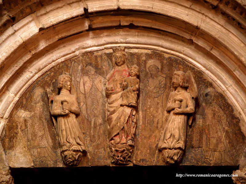 TMPANO EN LA PORTADA DE ACCESO AL CLAUSTRO