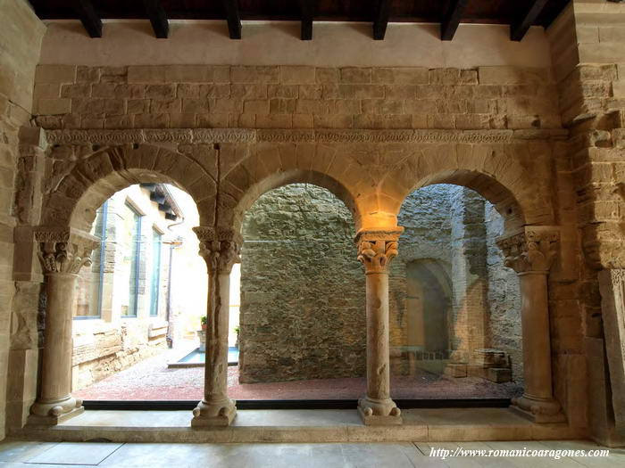 CRUJA NORTE, DESDE EL NGULO NOROESTE DEL CLAUSTRO