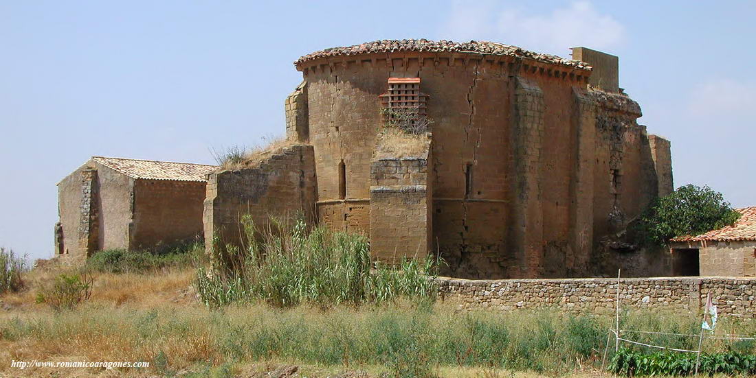 IGLESIA ROMÁNICA Y SALA MEDIEVAL, VISTA NORESTE