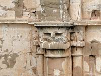 COLUMNATA Y CAPITELES EN MURO NORTE