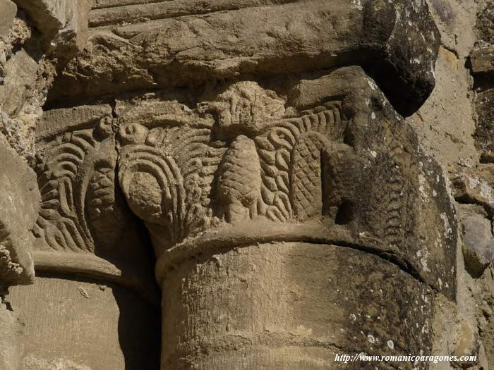 DETALLE DE CAPITEL DEL LADO SUR DEL ARCO TRIUNFAL