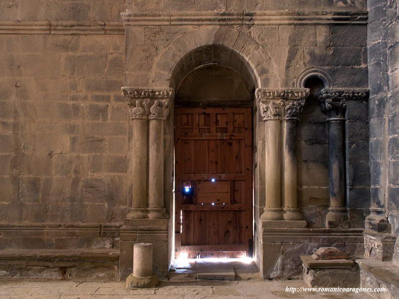 PORTADA INTERIOR DE SANTIAGO DE AGÜERO