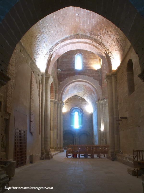 BRAZO NORTE DEL CRUCERO, DESDE EL PANTEÓN REAL. EL ÁBSIDE NORTE SE DEMOLIÓ PARA ENTERRAMIENTO DE LAS MONJAS