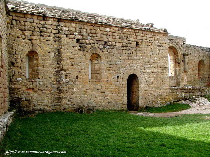 FACHADA NORTE DE LA IGLESIA LOMBARDA PRIMITIVA