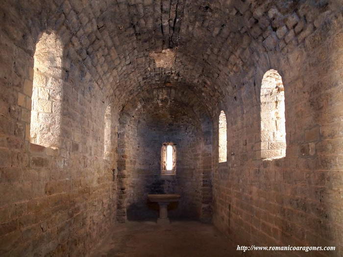 CABECERA DE IGLESIA LOMBARDA: INTERIOR