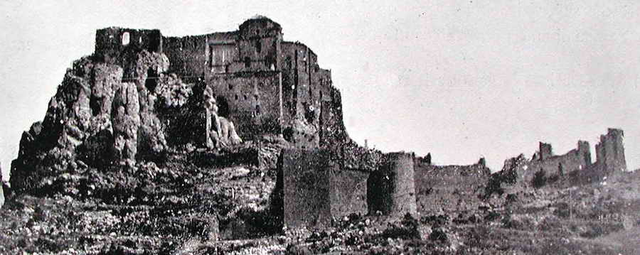 FOTO DE 1915. AUN NO SE A ELIMINADO EL EDIFICIO ADOSADO AL MURO SUR DE LA IGLESIA