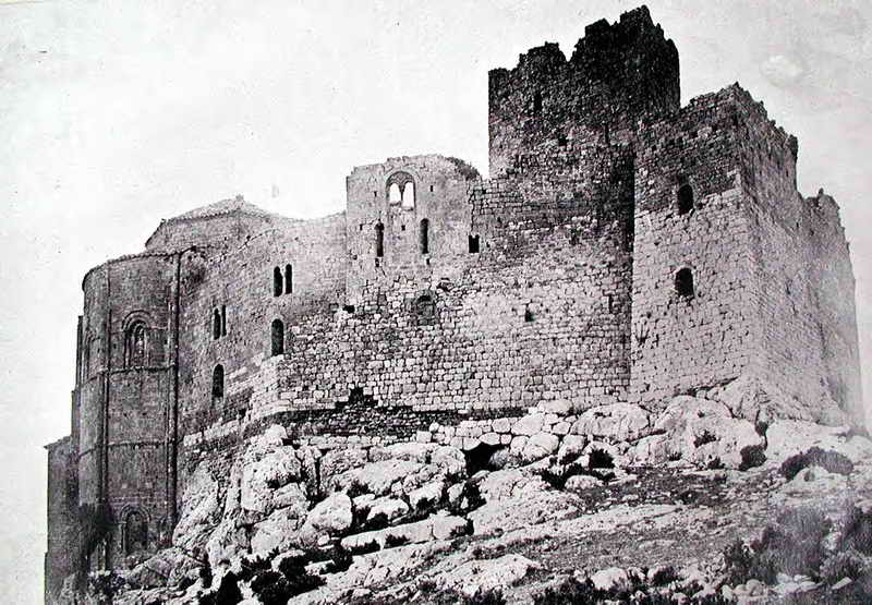 1915: EDIFICIO ADOSADO AL ÁBSIDE. VANO GEMINADO DESAPARECIDO