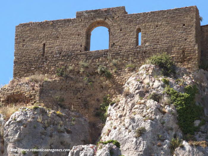 MIRADOR DE LA REINA, SOBRE MURO LOMBARDO PRIMITIVO