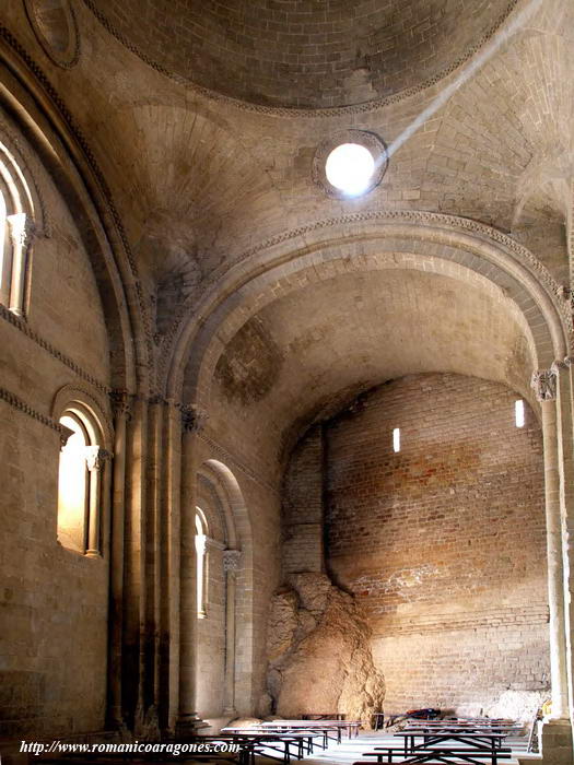 CABECERA Y BVEDA SOBRE SUS CUATRO ARCOS TORALES