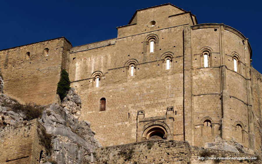 IGLESIAS DE LOARRE: SANTA MARA DE VALVERDE Y SAN PEDRO DE LOARRE