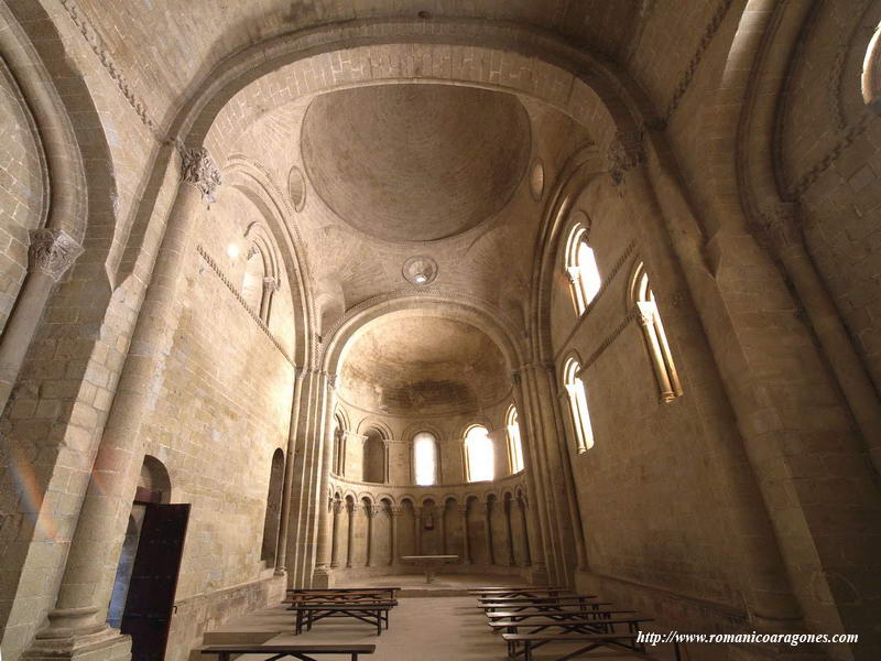 PANORAMICA VERTICAL DEL INTERIOR DE SAN PEDRO. 