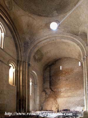 IGLESIA DE SAN PEDRO: INTERIOR MUROS SUR Y OESTE 