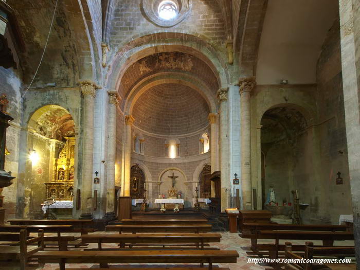 INTERIOR DELTEMPLO HACIA LA CABECERA