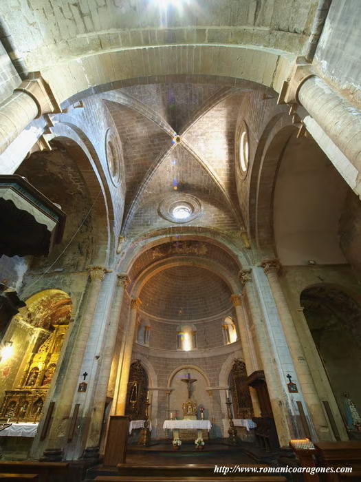 CABECERA DEL TEMPLO Y BÓVEDAS DE LA PARTE ANTERIOR