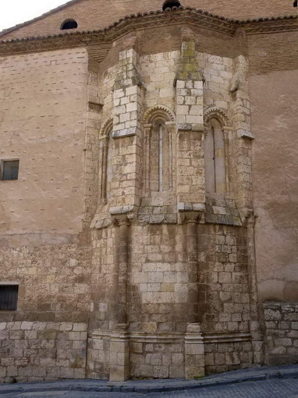 CABECERA DEL TEMPLO CON SUS TRES ESTILOS SUCESIVOS