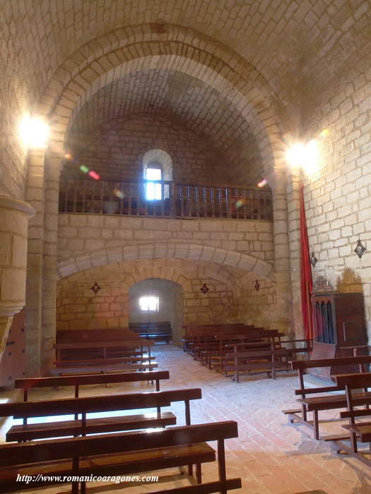 NAVE HACIA LOS PIES. CORO ALTO EN PIEDRA COMO EL DE SANTA MARA DE UNCASTILLO