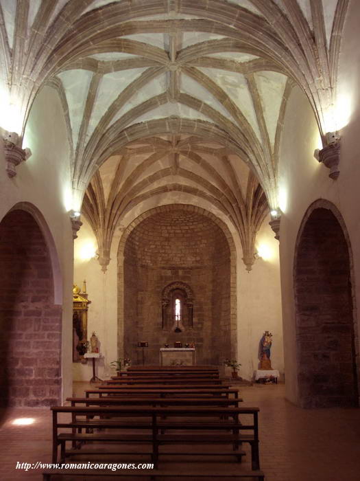 INTERIOR DEL TEMPLO HACIA LA CABECERA