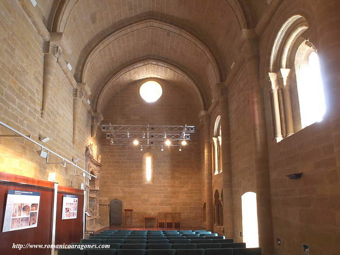 INTERIOR DEL TEMPLO HACIA LA CABECERA