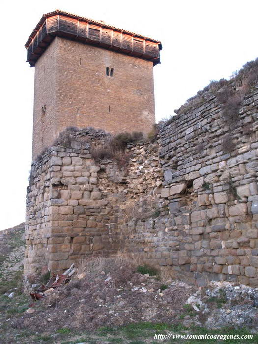 MURALLA Y CUBO OESTE. AL FONDO TORRE-DONJN