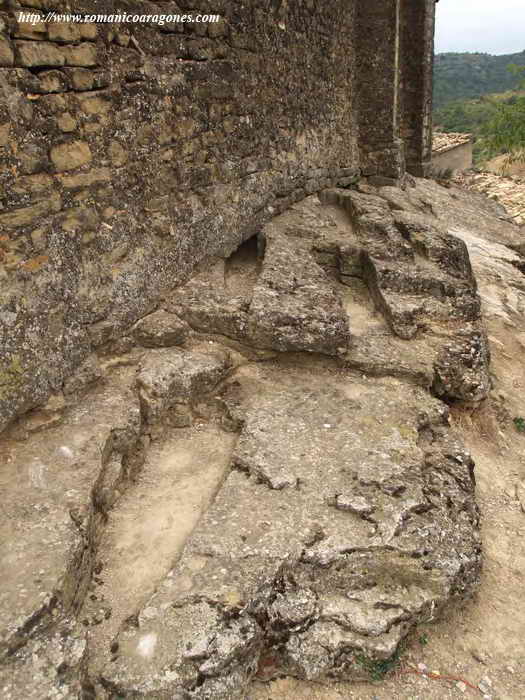 TMBAS ANTROPOMORFAS BAJO LA ERMITA DE LA LIENA